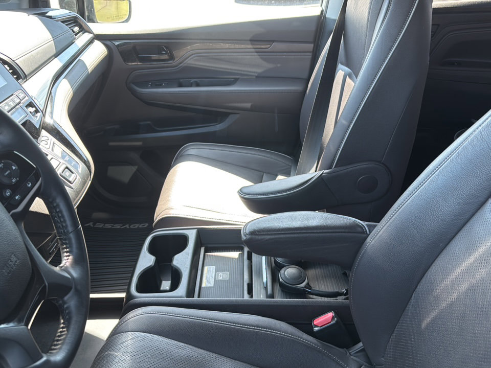 Used 2023 Honda Odyssey Elite image 2