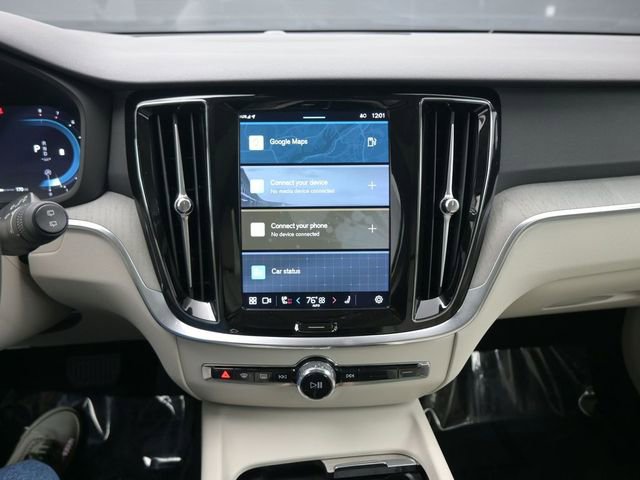 Used 2024 Volvo V60 B5 Cross Country Plus image 12