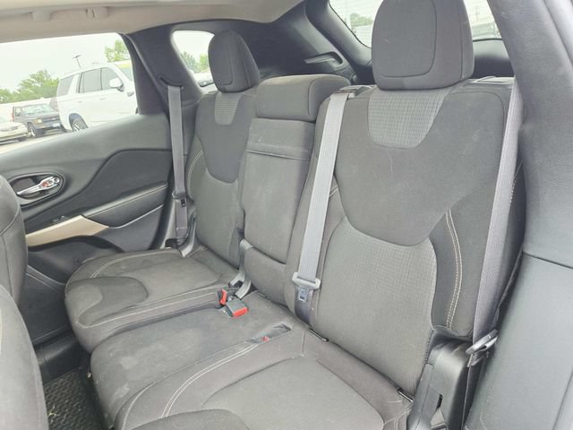 Used 2017 Jeep Cherokee Latitude w/ Comfort/Convenience Group FWD image 10