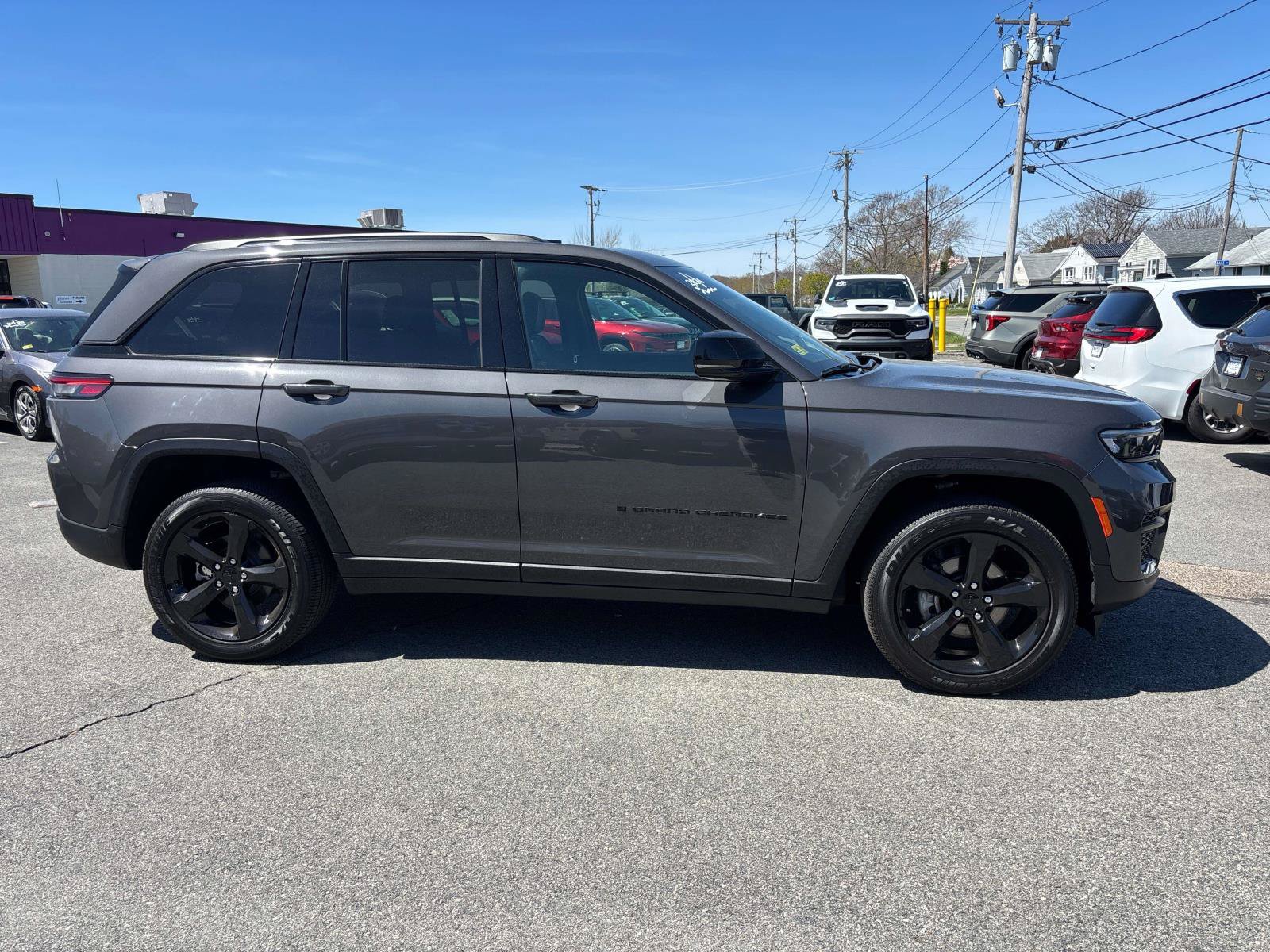 Certified 2024 Jeep Grand Cherokee Altitude AWD/4WD image 2