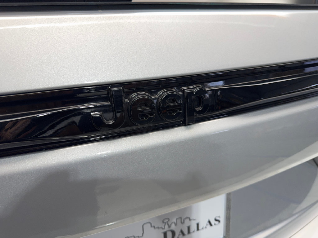 Used 2025 Jeep Grand Cherokee Altitude RWD image 22