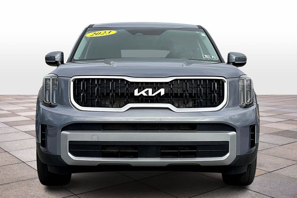 Used 2023 Kia Telluride LX image 3