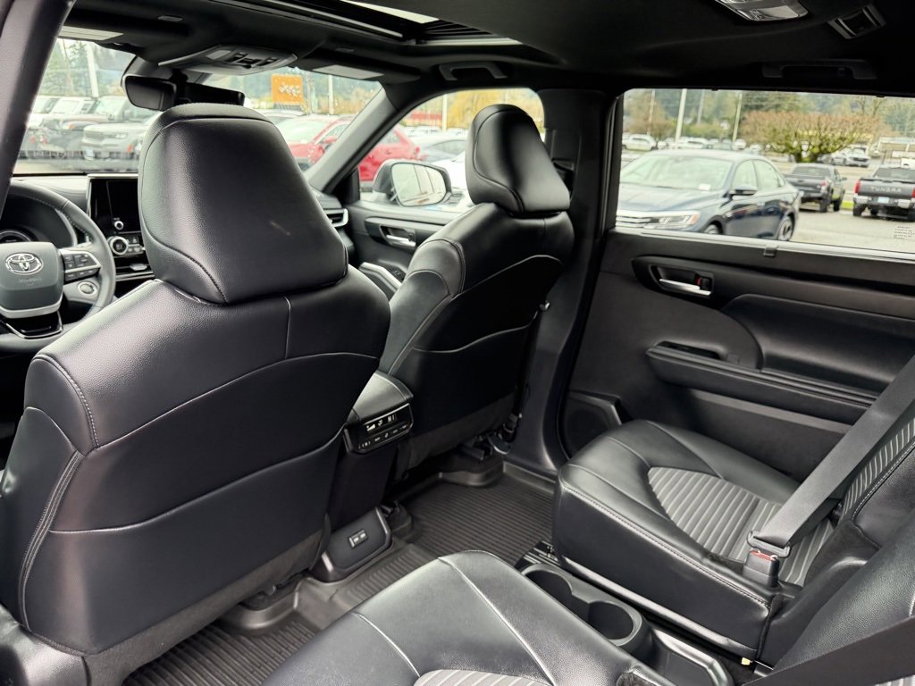 Used 2025 Toyota Highlander XSE image 32