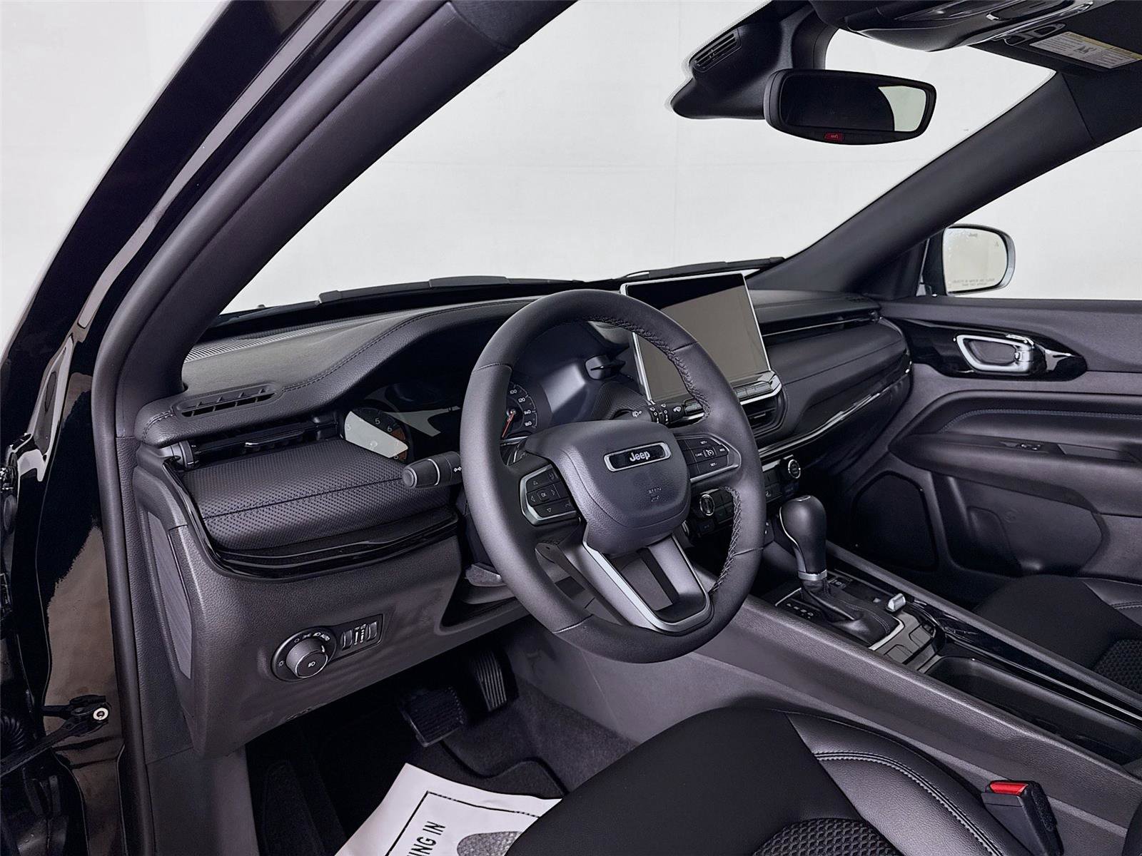 New 2026 Jeep Compass Latitude image 9