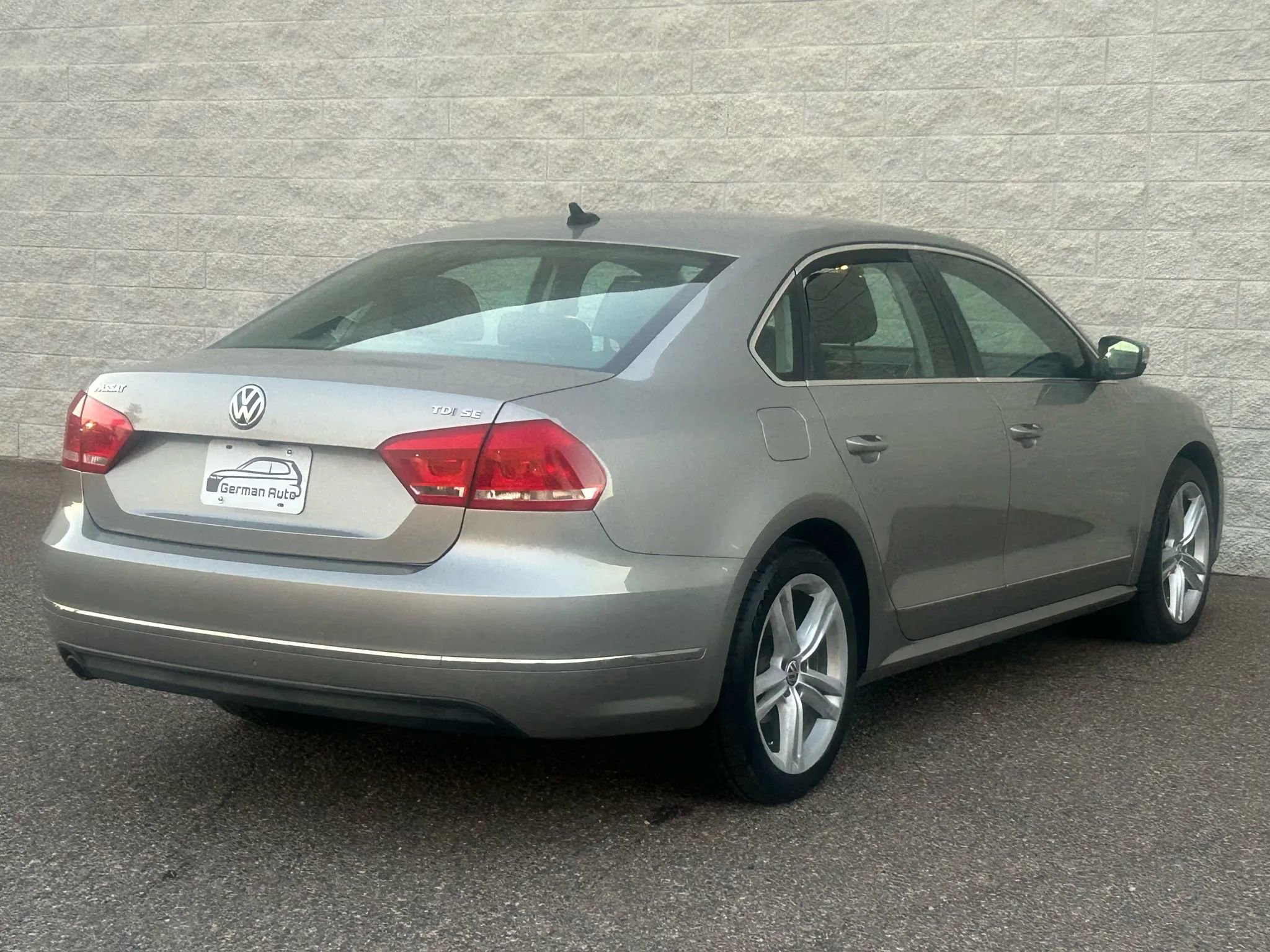 Used 2014 Volkswagen Passat TDI SE FWD image 6