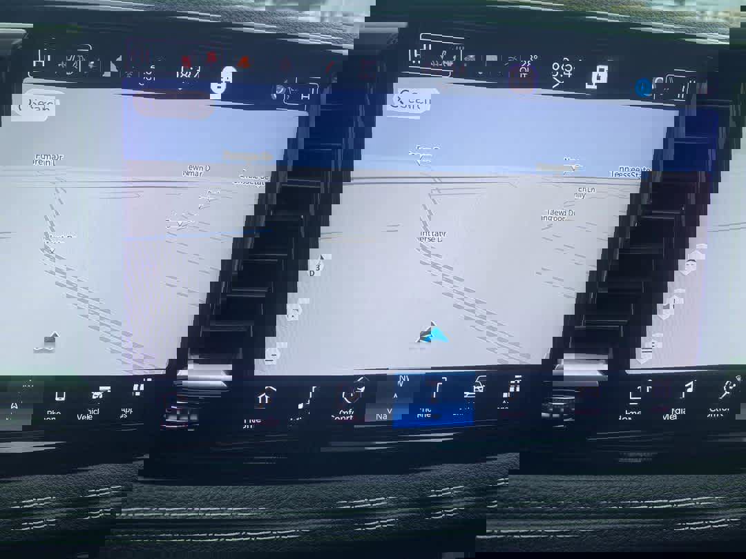 Used 2022 Chrysler Pacifica Touring-L w/ Uconnect Theater Family Group image 18