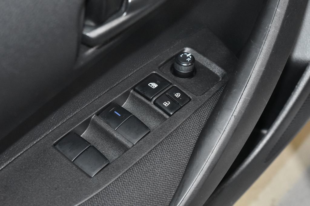 Used 2022 Toyota Corolla LE FWD image 5