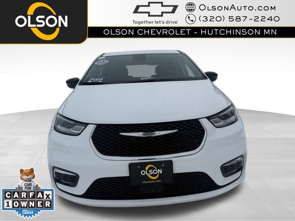 Used 2024 Chrysler Pacifica Touring-L image 8