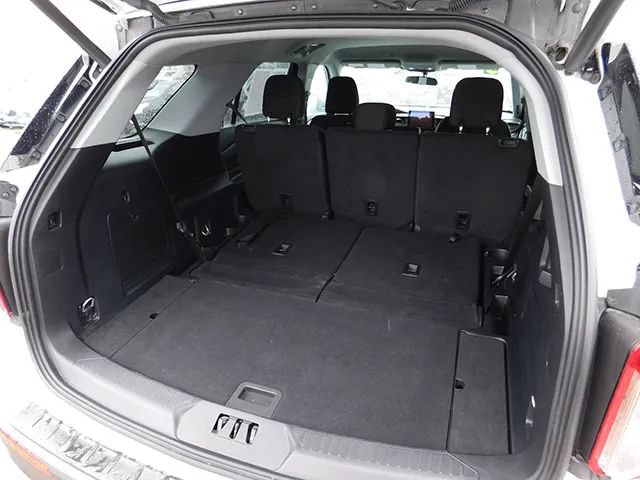 Used 2023 Ford Explorer XLT AWD/4WD image 10