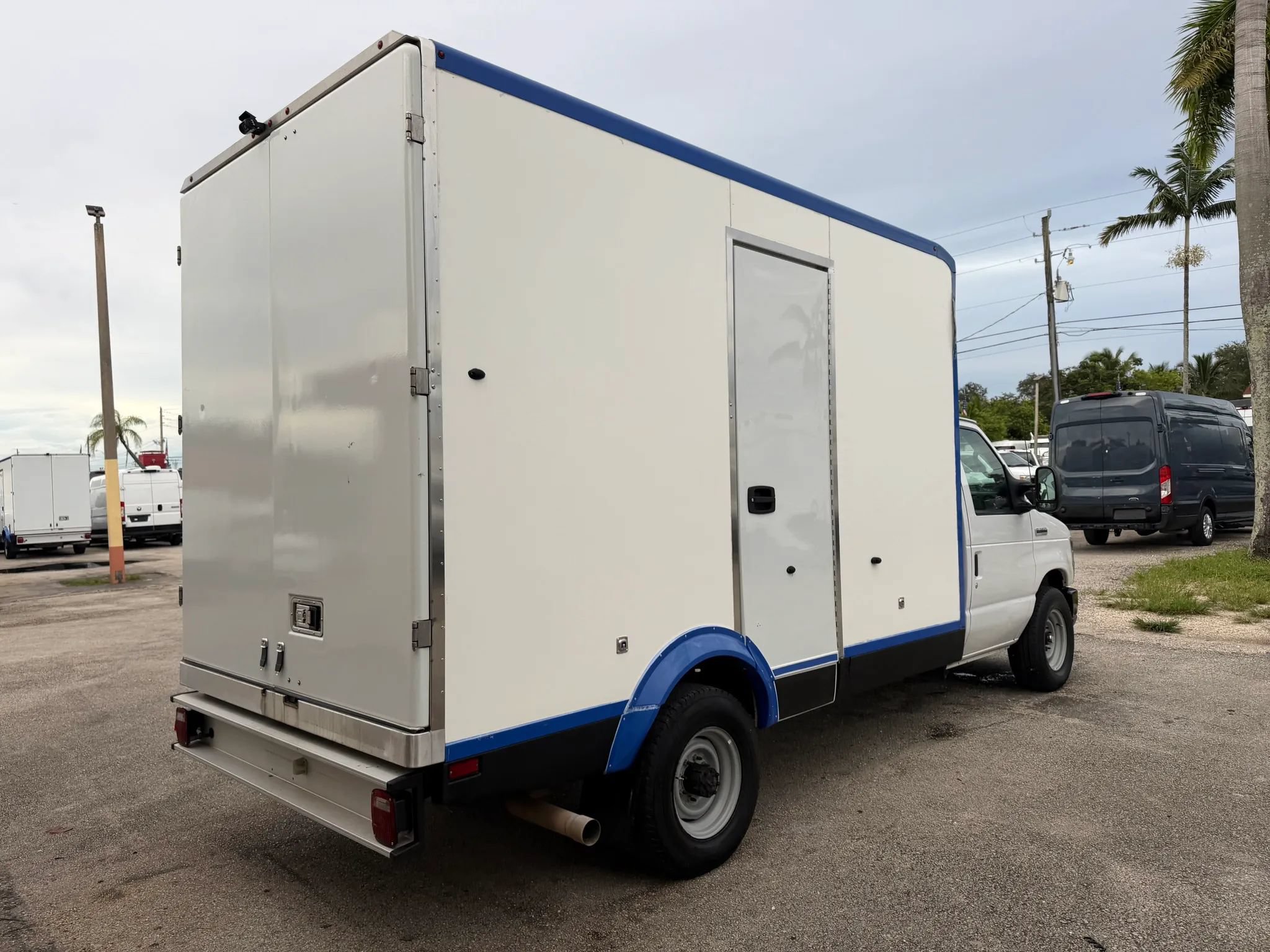 Used 2023 Ford E-350 and Econoline 350 Super Duty w/ Power Windows & Locks Group RWD image 5