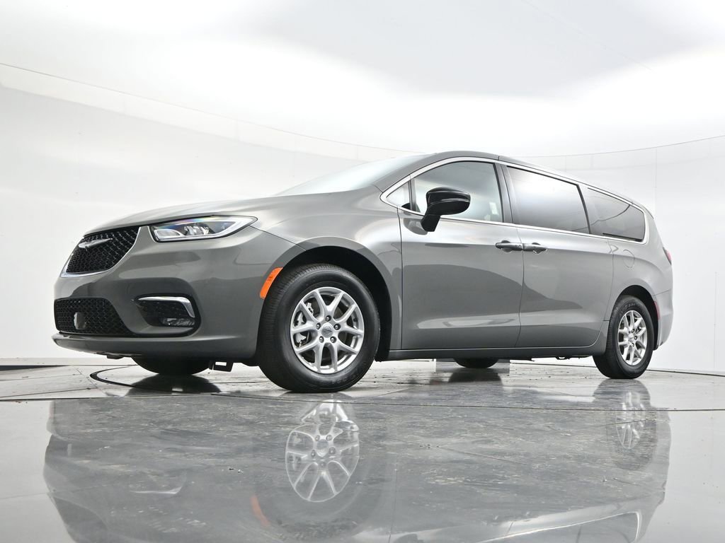 Used 2025 Chrysler Pacifica Select FWD image 43