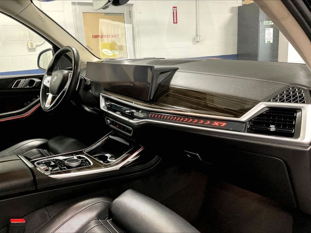 Used 2025 BMW X7 xDrive40i AWD/4WD image 13
