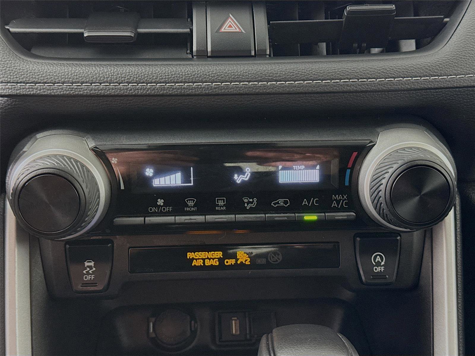 Used 2021 Toyota RAV4 LE image 9