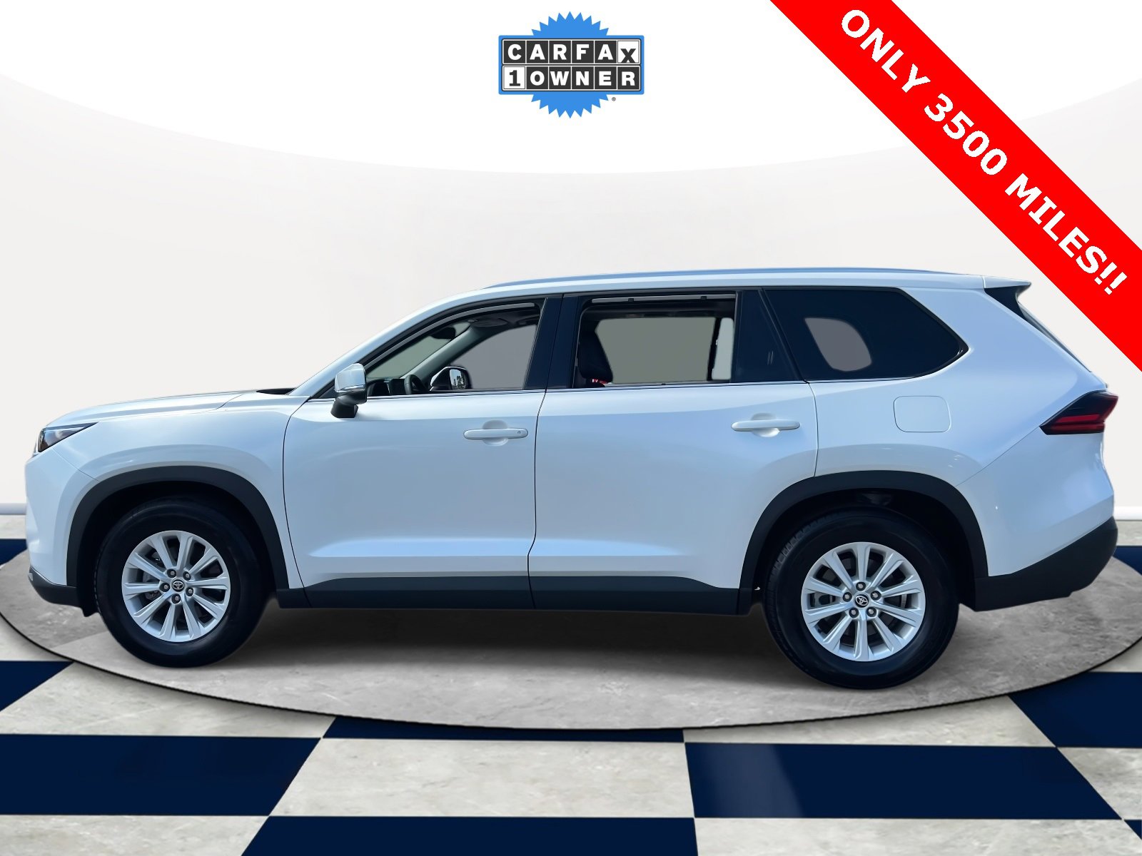 Used 2025 Toyota Grand Highlander AWD image 4