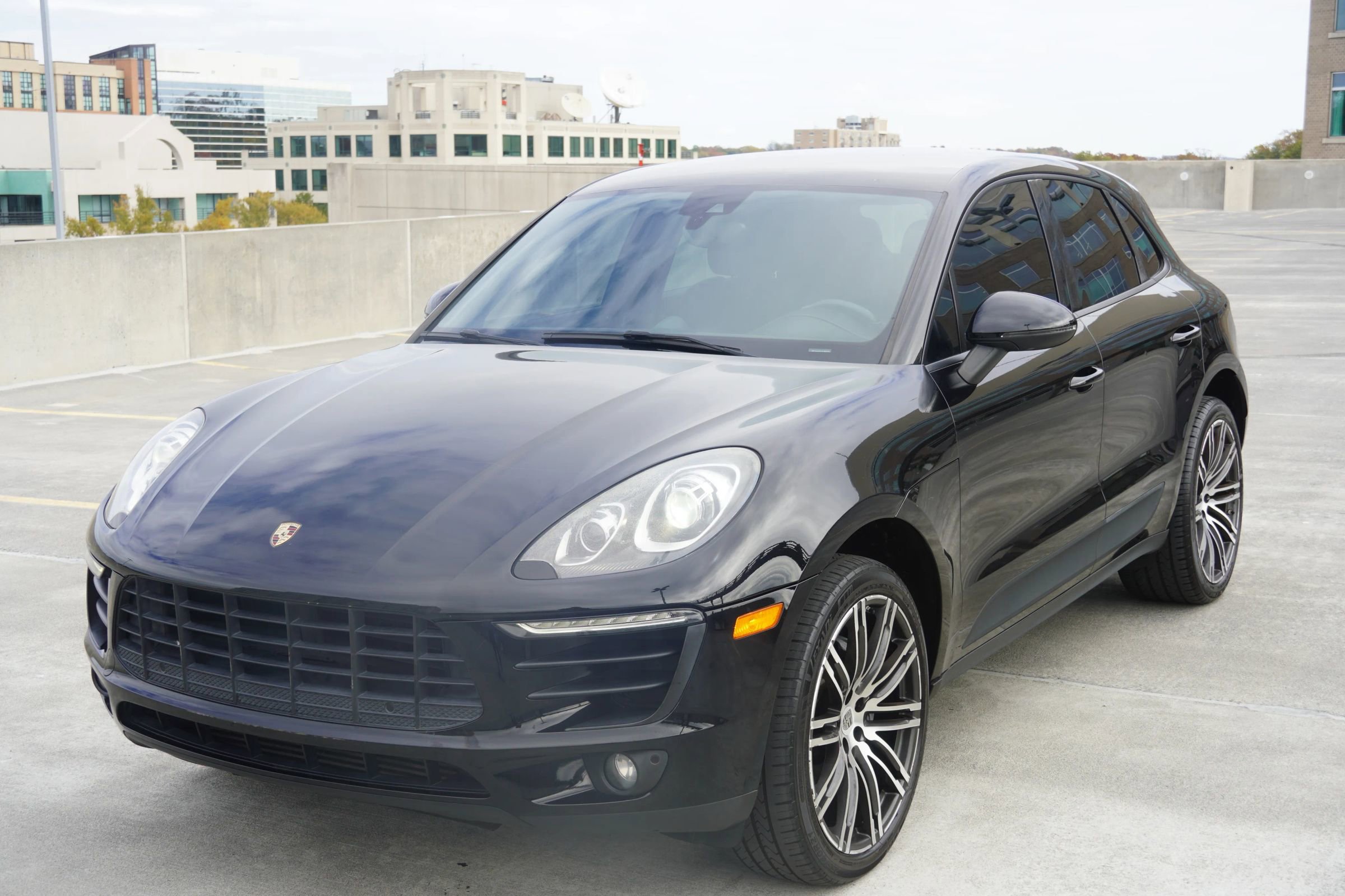 Used 2017 Porsche Macan image 32