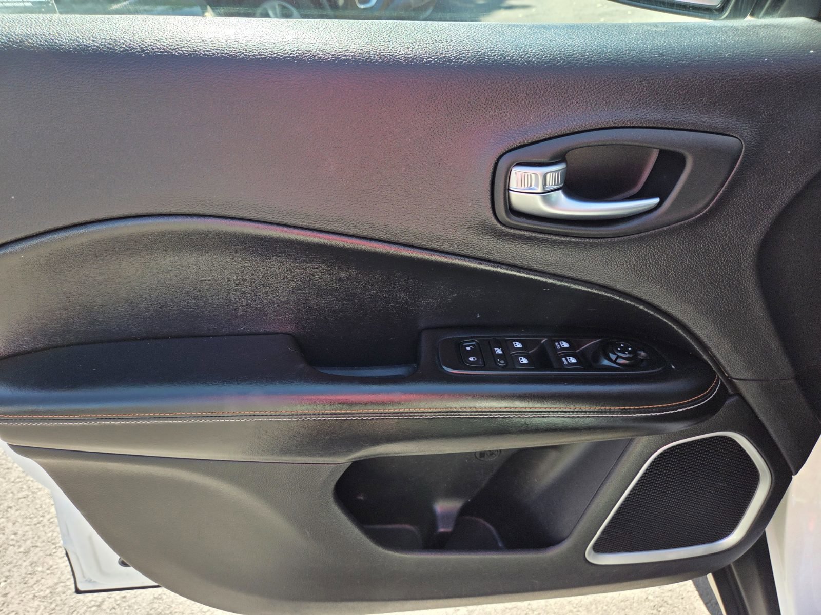 Used 2017 Jeep Compass Latitude w/ Popular Equipment Group image 6