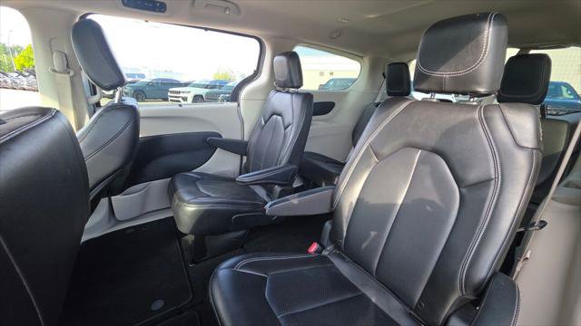 Certified 2024 Chrysler Pacifica Touring-L FWD image 20