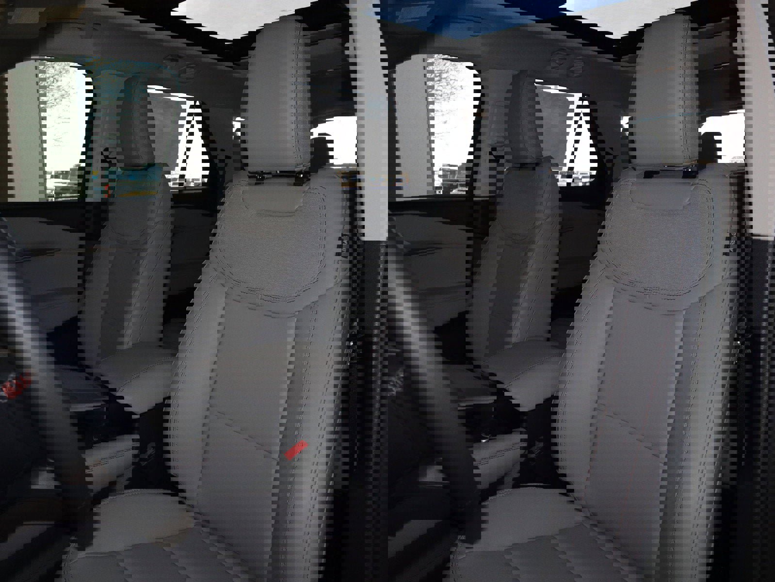 New 2025 Ford Explorer Active w/ Active Comfort Package image 33