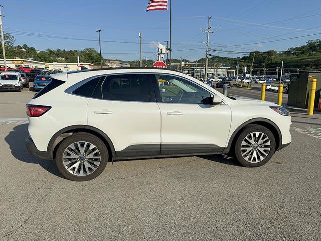 Certified 2022 Ford Escape Titanium AWD/4WD image 3