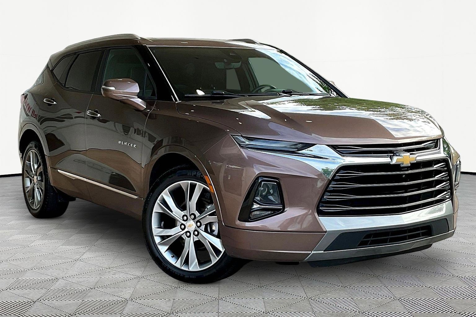 Used 2019 Chevrolet Blazer Premier w/ Sun and Wheels Package FWD image 3