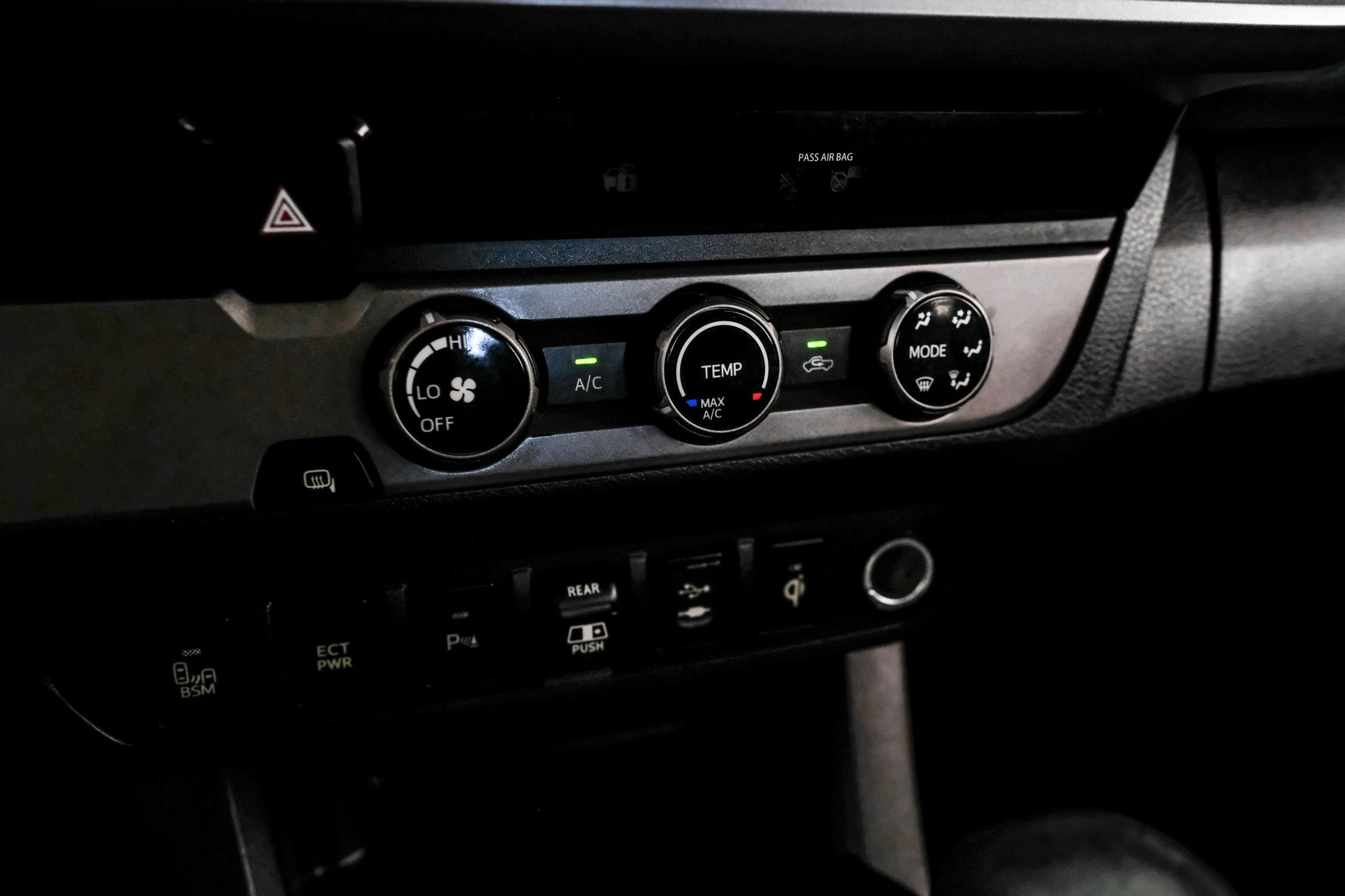 Used 2018 Toyota Tacoma TRD Sport w/ Technology Package RWD image 23