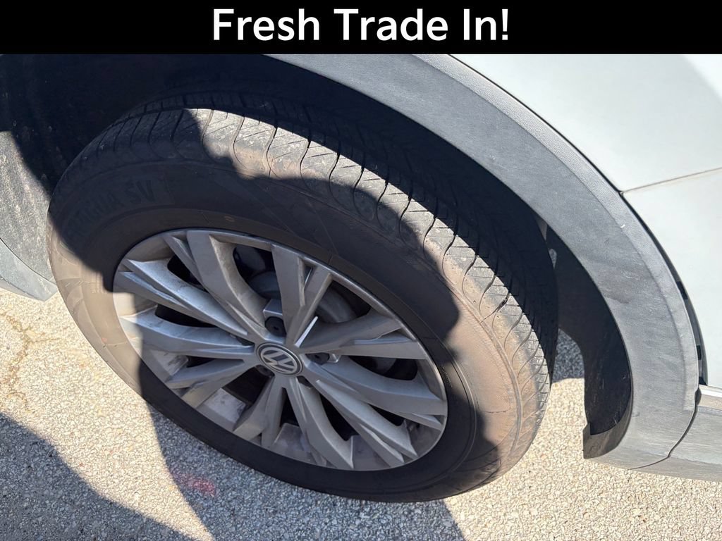 Used 2018 Volkswagen Tiguan SEL FWD image 6