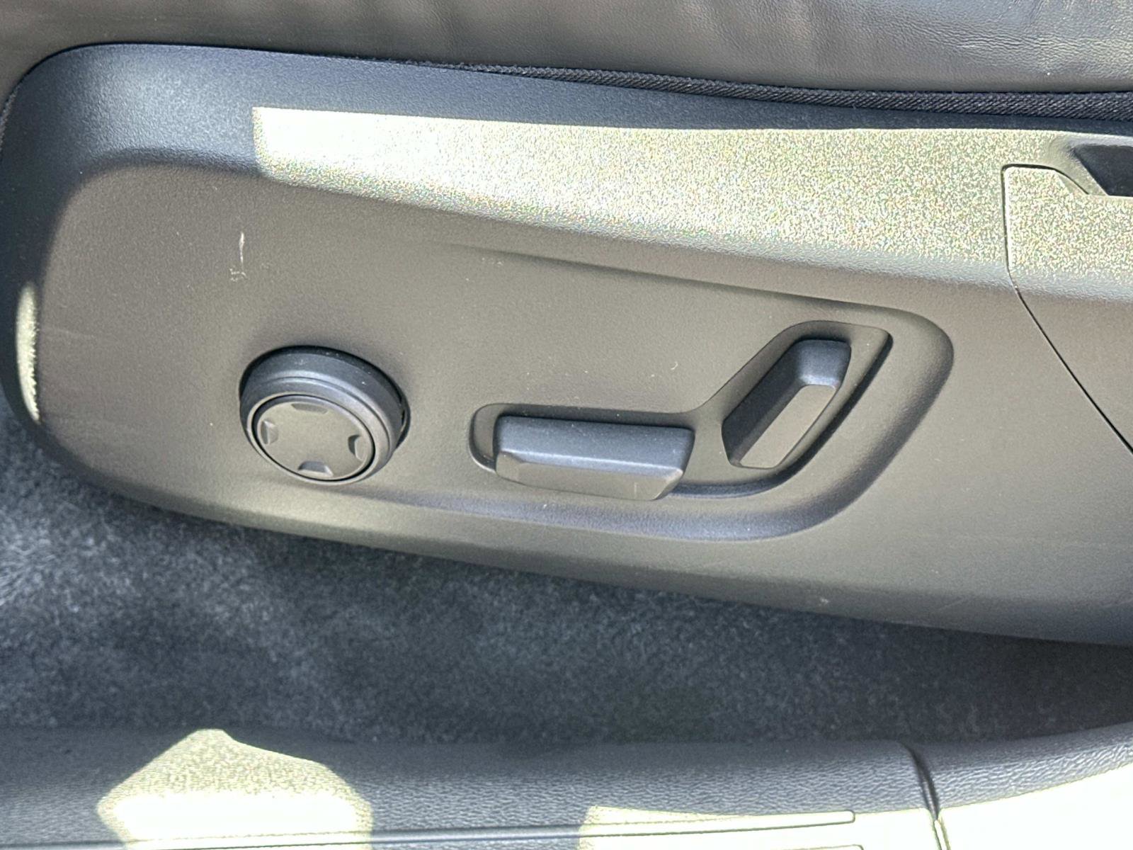 Certified 2021 Volvo XC40 P8 Recharge w/ Advanced Package image 18