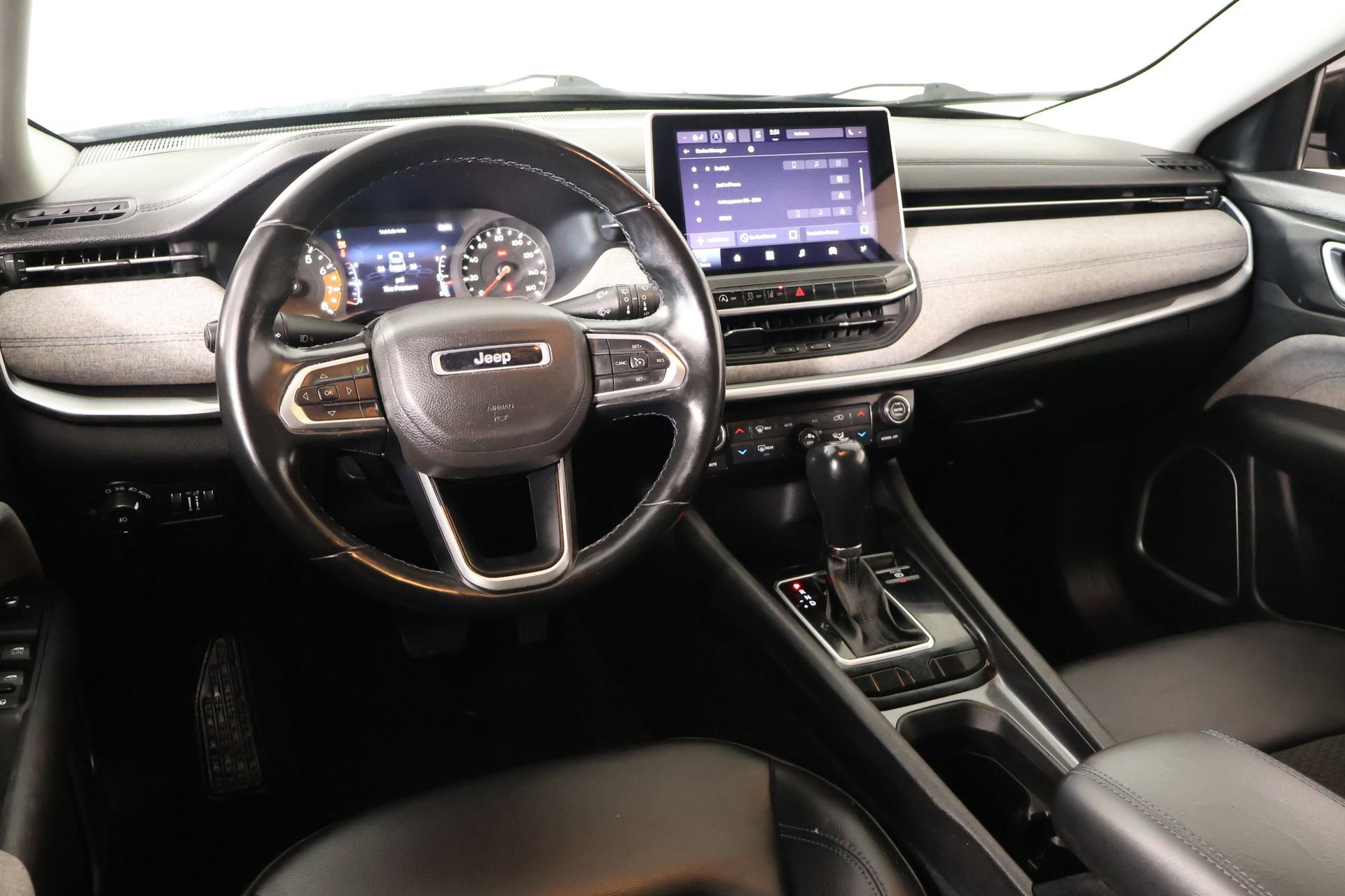 Used 2022 Jeep Compass Latitude w/ Convenience Group FWD image 2