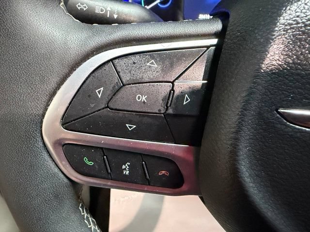 Used 2023 Chrysler Pacifica Touring-L FWD image 36
