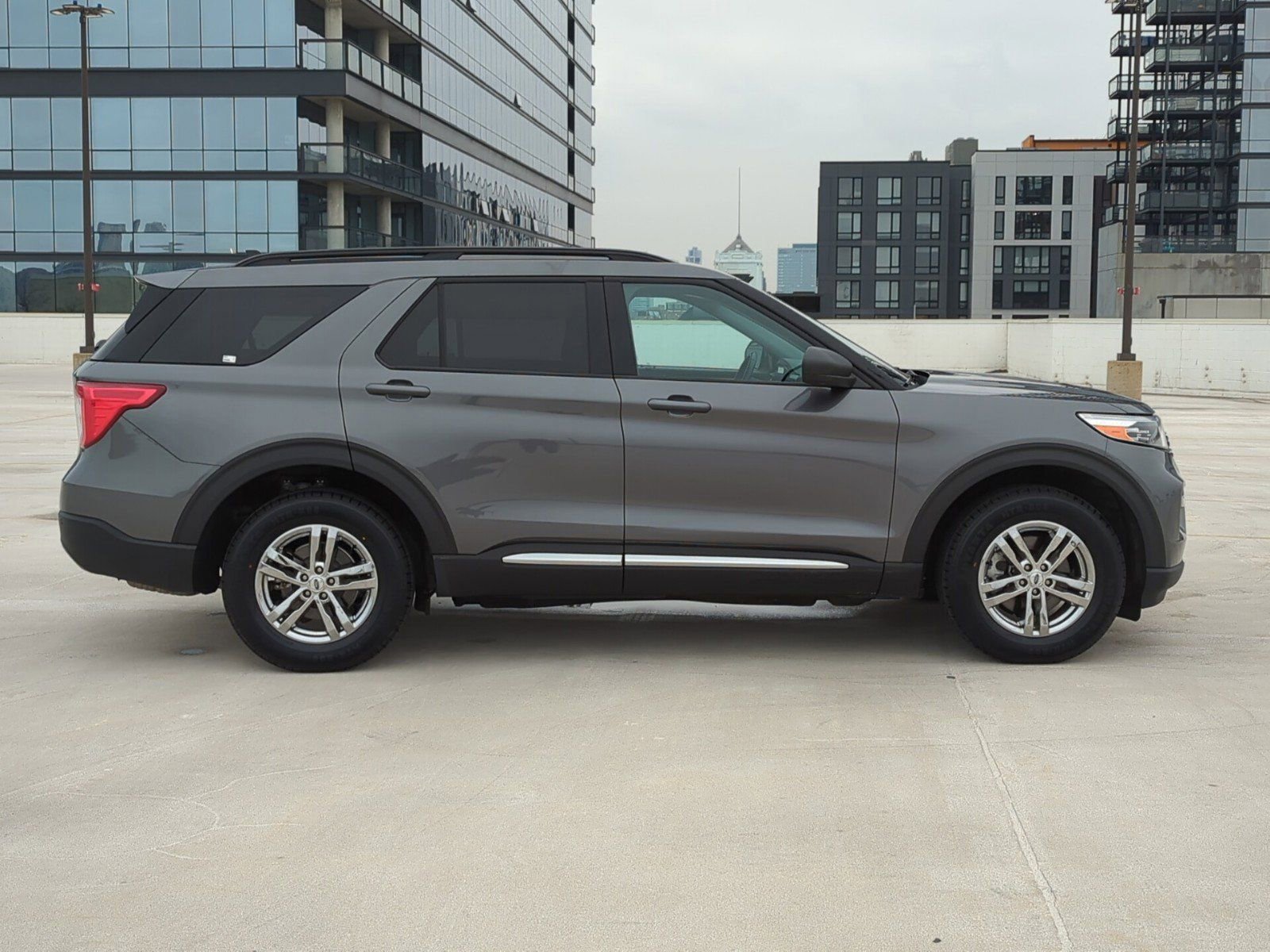 Used 2023 Ford Explorer XLT w/ Equipment Group 202A image 8