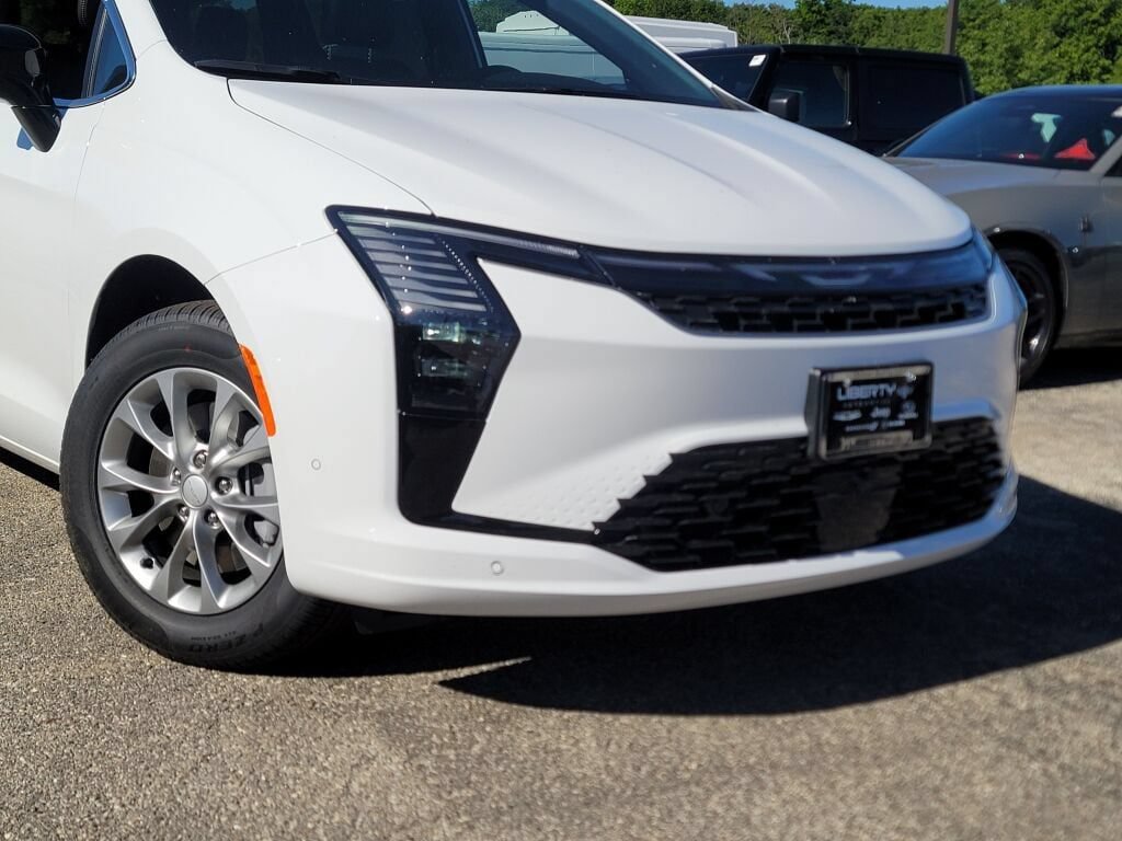 New 2027 Chrysler Pacifica Select w/ Family Tech Group AWD/4WD image 2