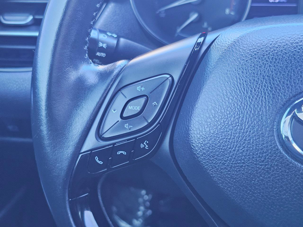 Used 2020 Toyota C-HR XLE image 22