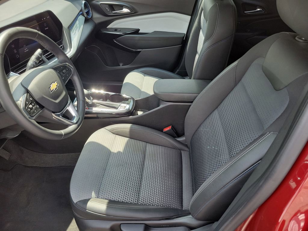 Used 2025 Chevrolet Trax LT w/ LT Convenience Package FWD image 18