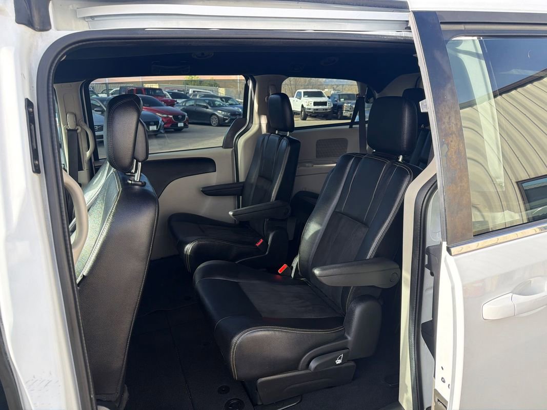 Used 2019 Dodge Grand Caravan SXT image 11