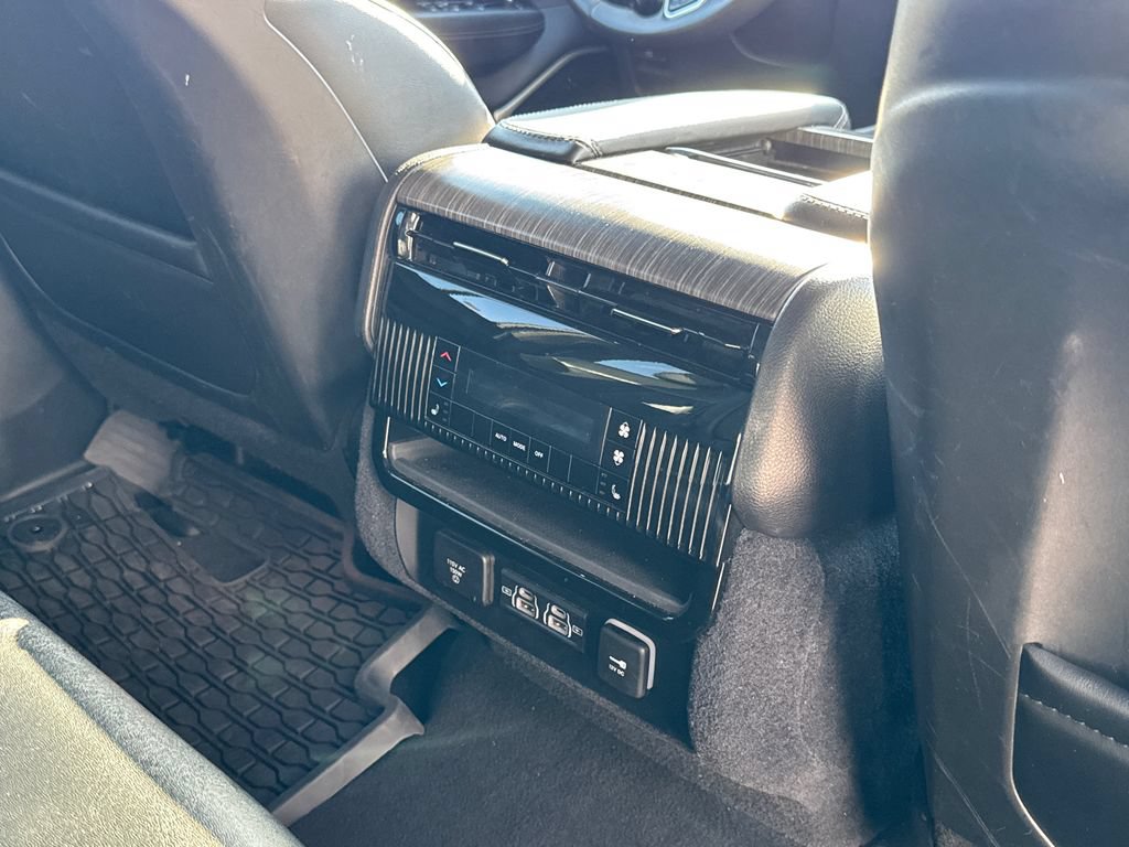 Used 2024 Jeep Wagoneer L Series II w/ Flexible Seating Group AWD/4WD image 20