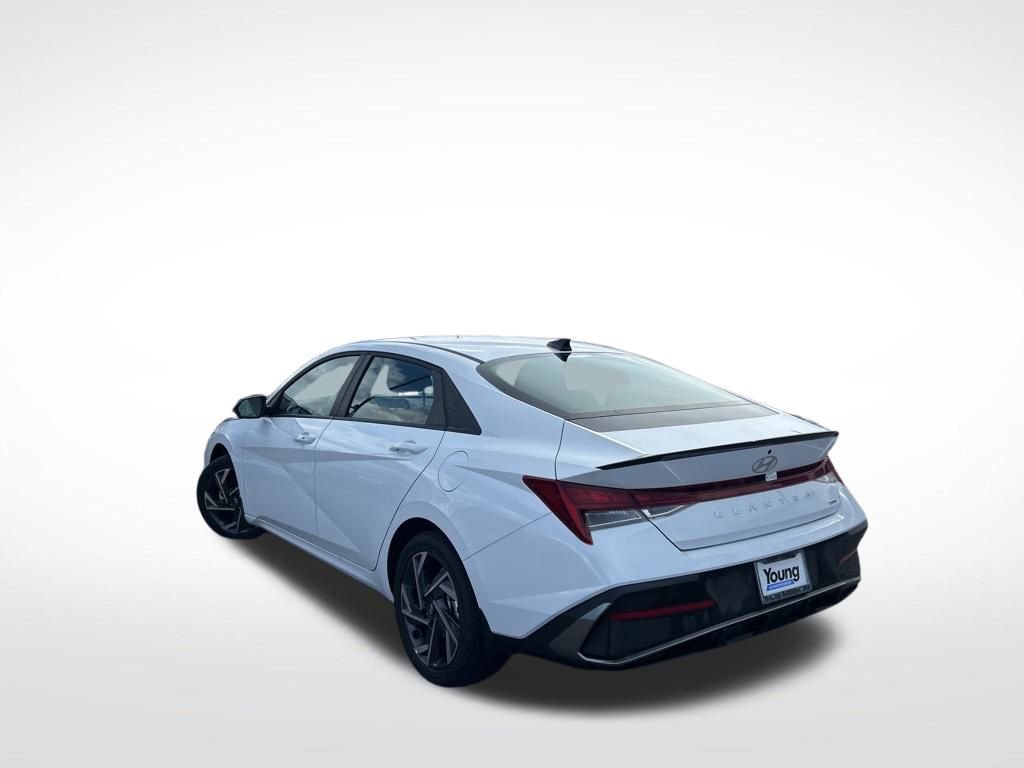 Used 2025 Hyundai Elantra SEL image 7
