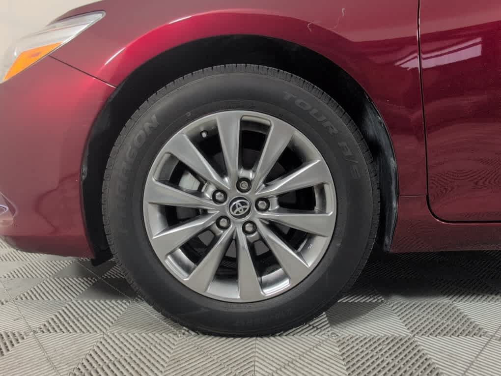 Used 2017 Toyota Camry XLE w/ Moonroof Package FWD image 12
