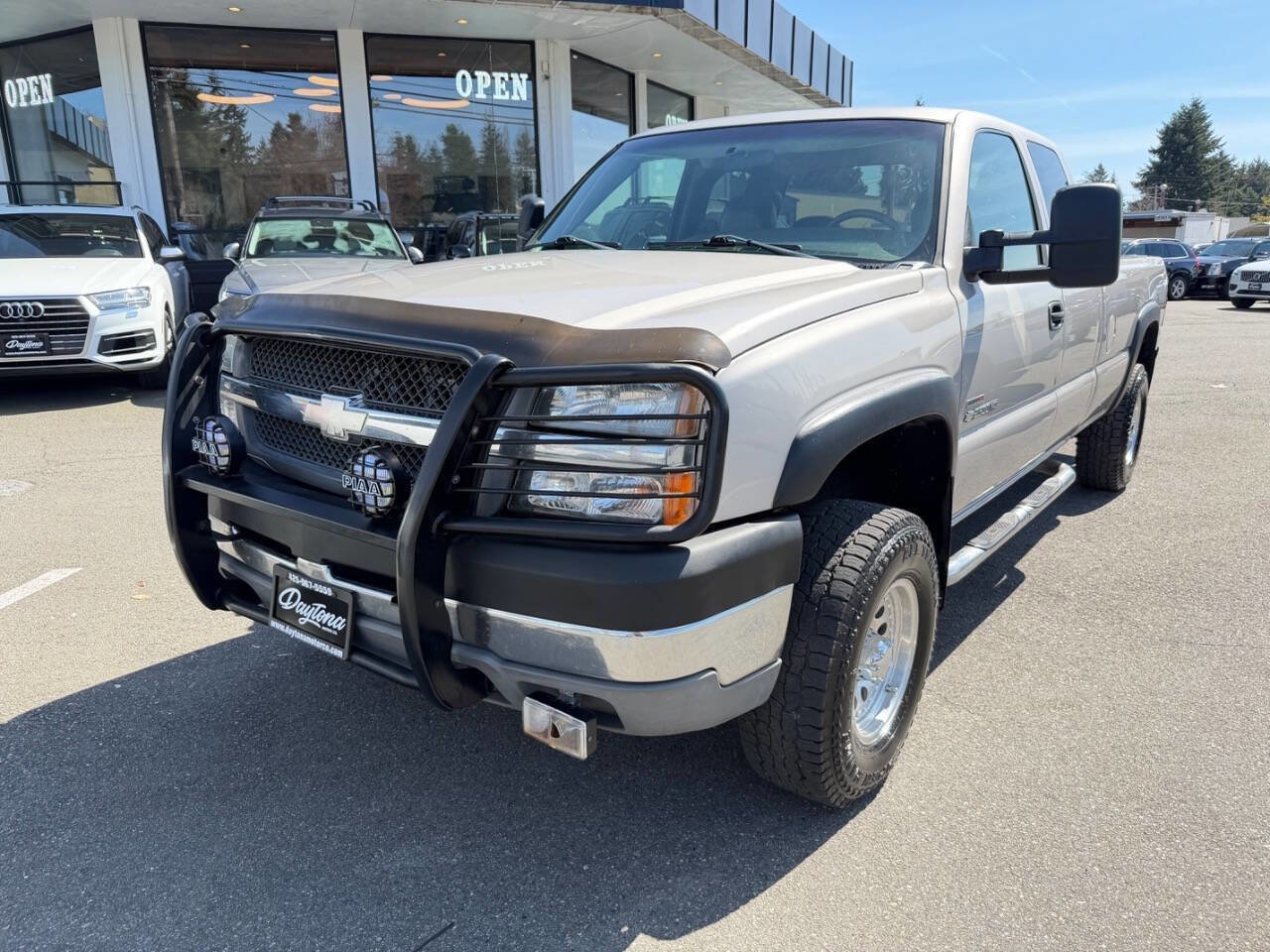Used 2004 Chevrolet Silverado 2500 W/T w/ Heavy-Duty Power Package AWD/4WD image 1