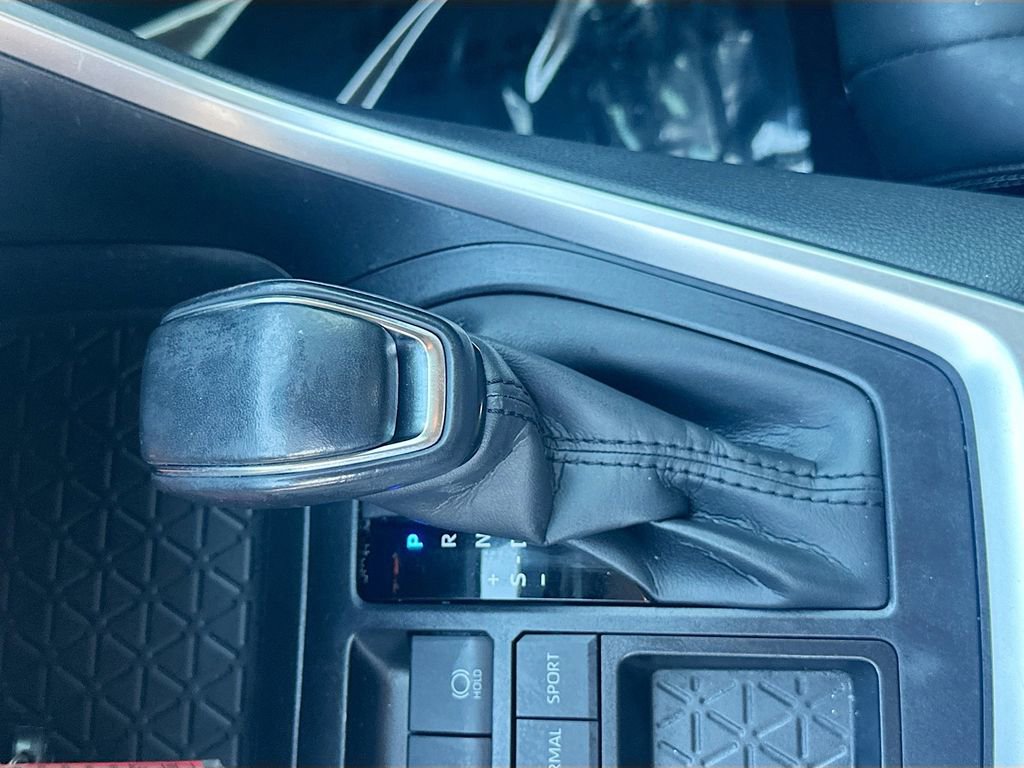 Used 2019 Toyota RAV4 XLE Premium FWD image 16