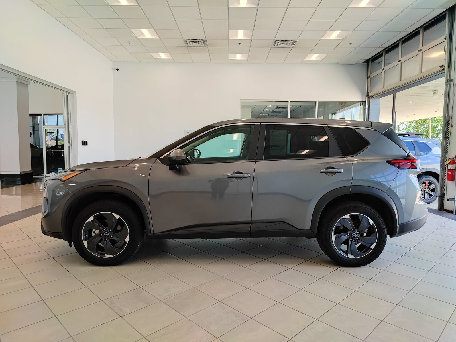 Used 2025 Nissan Rogue SV FWD image 6