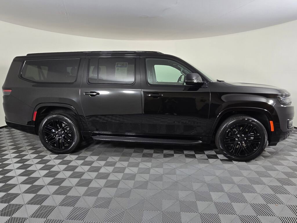 New 2025 Jeep Wagoneer L Series II w/ HD Trailer Tow Package w/25F image 3