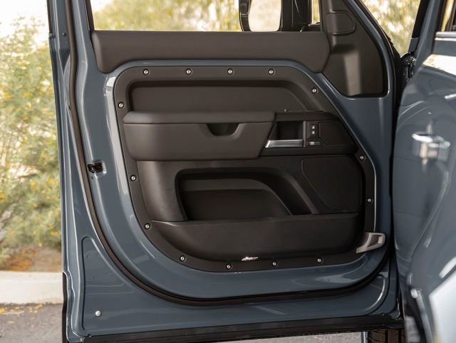 New 2026 Land Rover Defender 110 X-Dynamic SE image 12