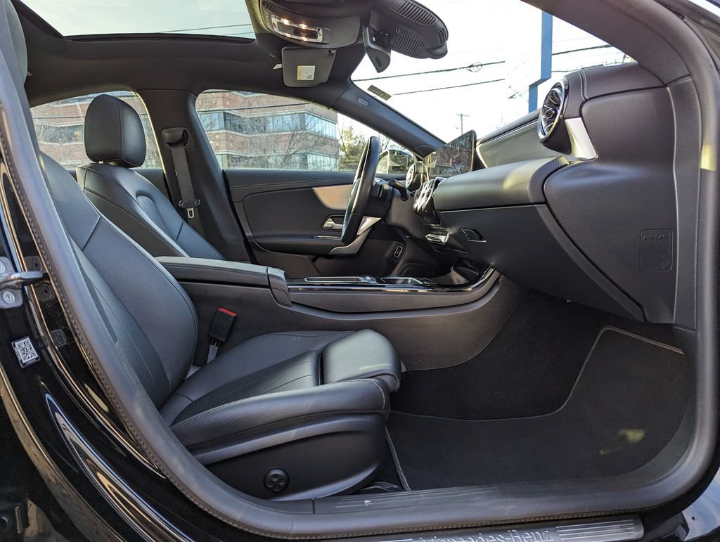 Used 2025 Mercedes-Benz CLA 250 4MATIC image 26