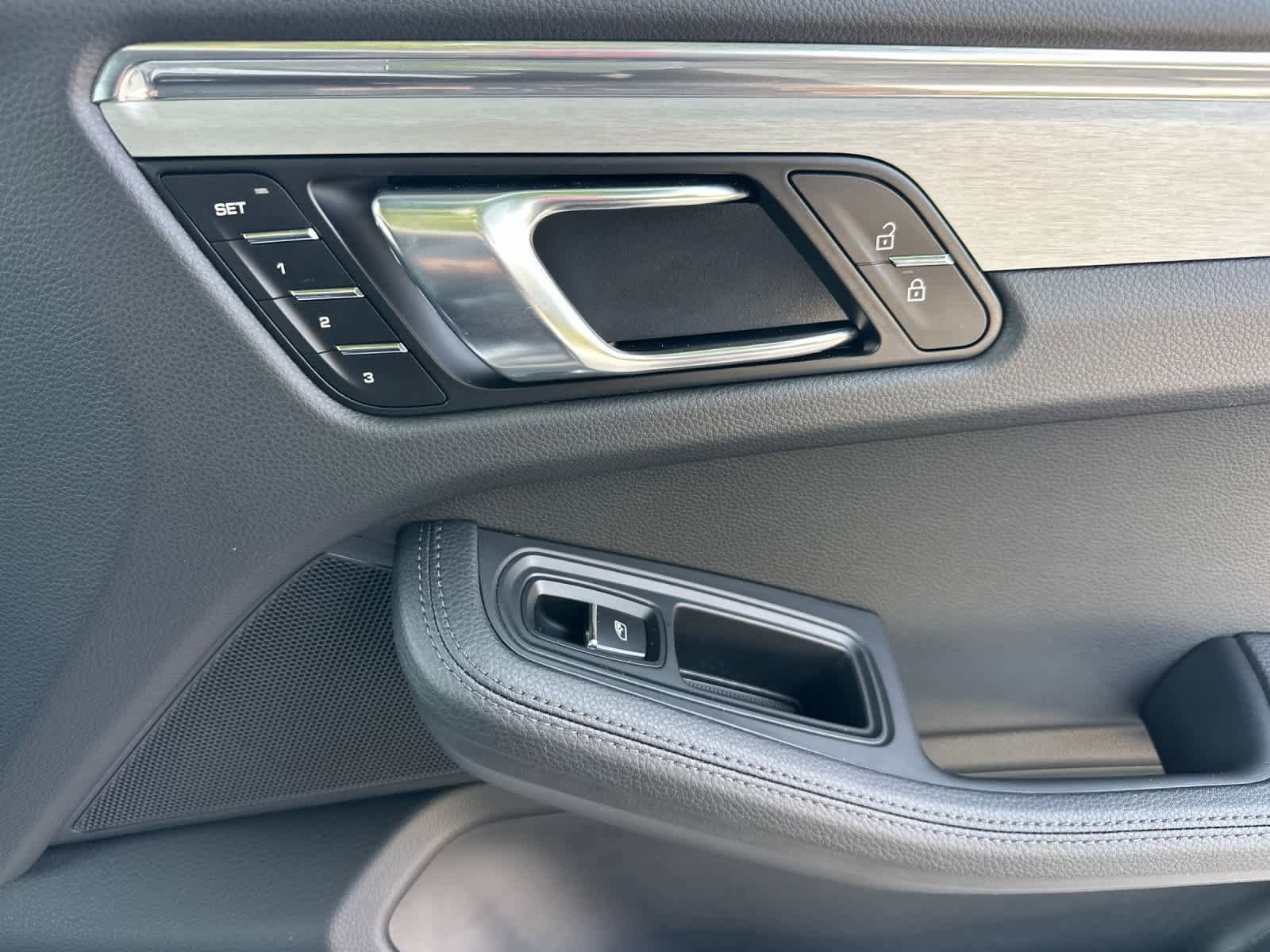 Certified 2026 Porsche Macan AWD/4WD image 19