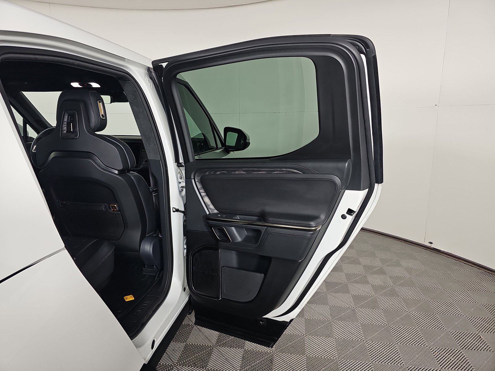 Used 2022 Rivian R1T Launch Edition image 19