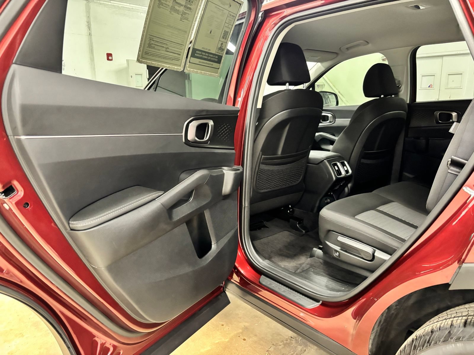 Used 2025 Kia Sorento LX FWD image 19