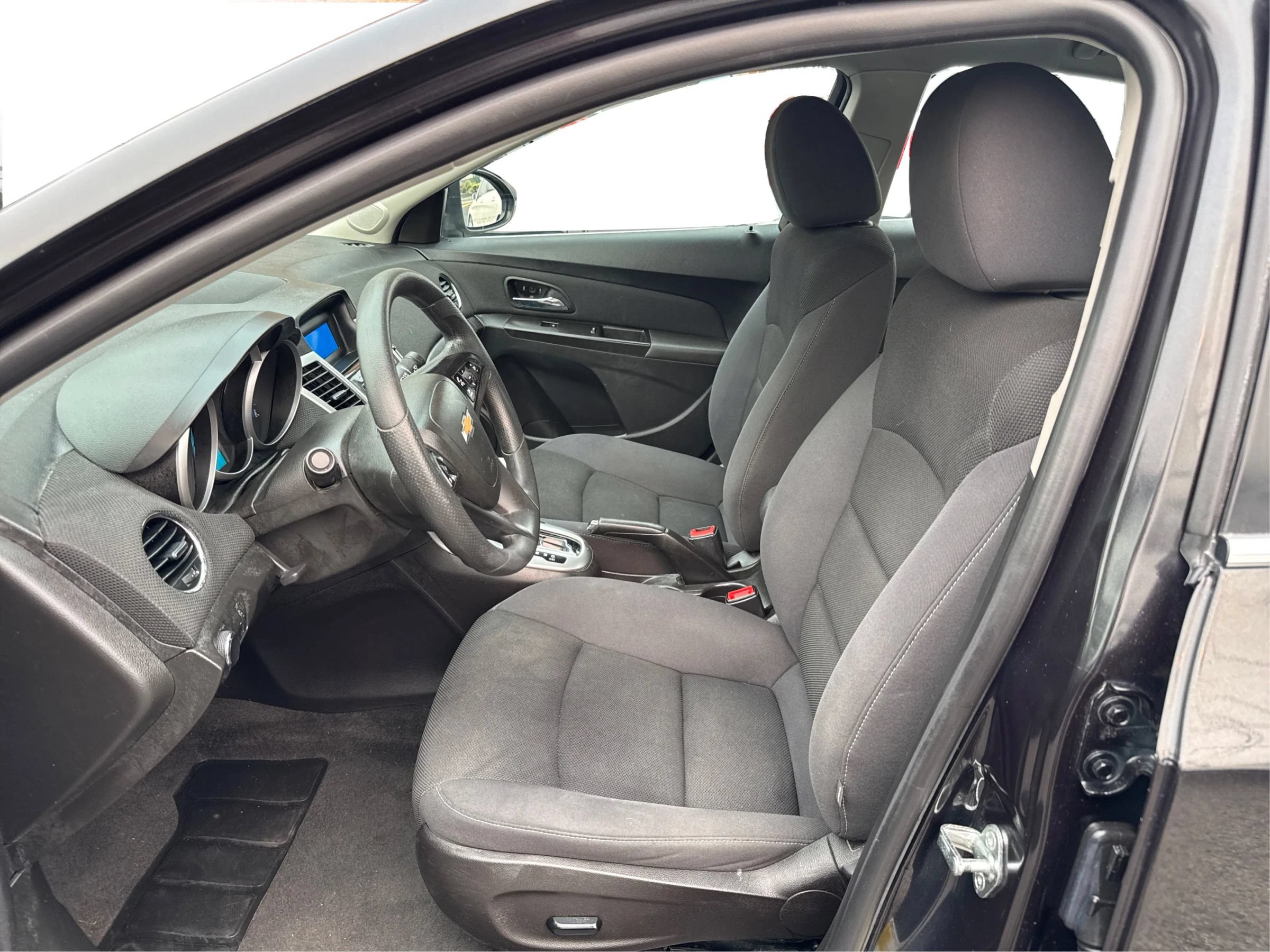 Used 2016 Chevrolet Cruze LT FWD image 9