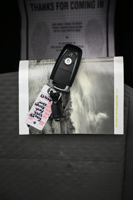 Used 2022 Ford Escape SE AWD/4WD image 9