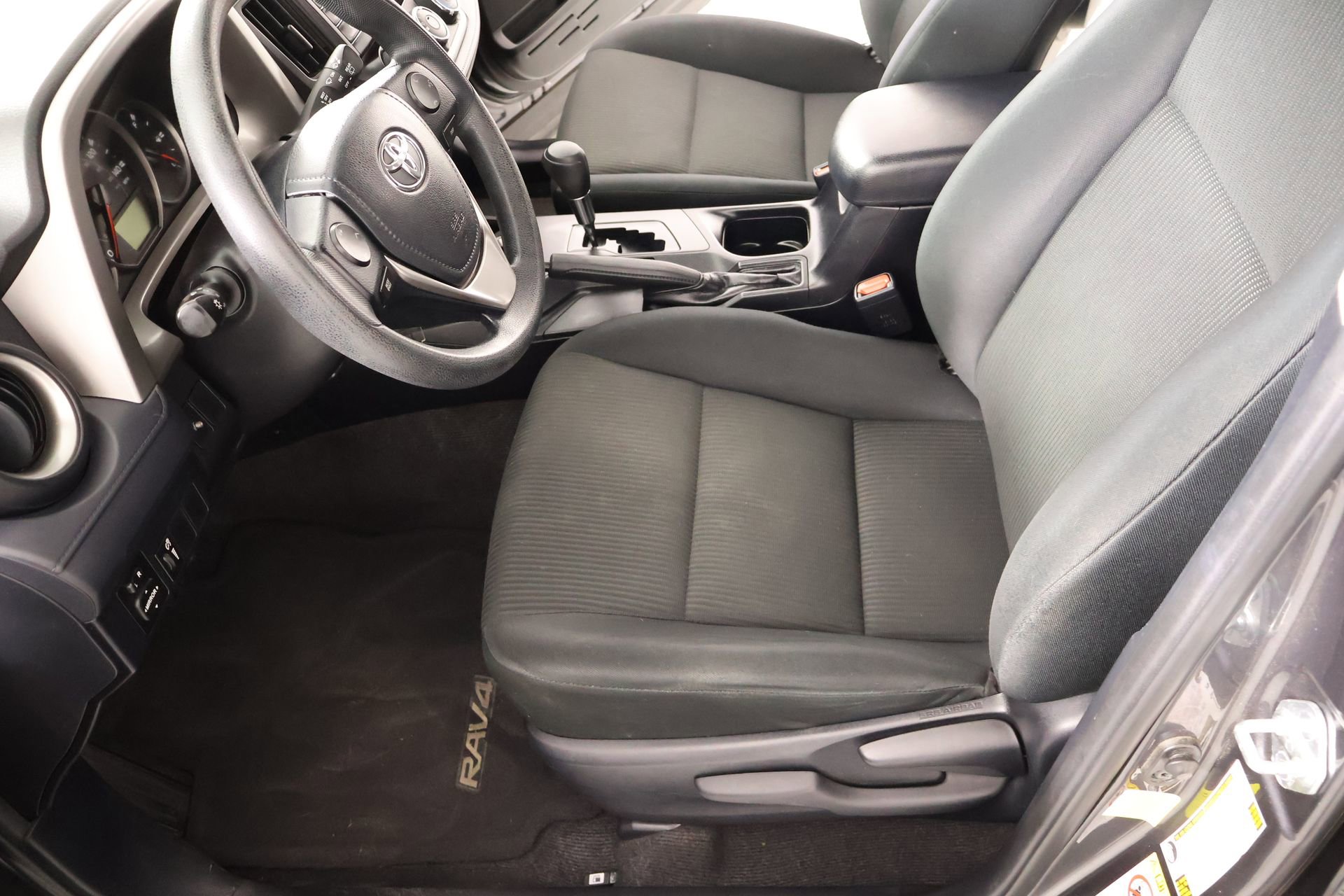 Used 2016 Toyota RAV4 LE image 10