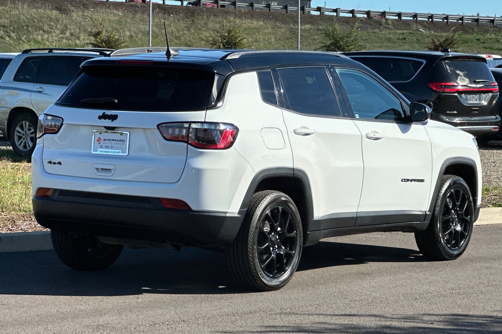 Used 2023 Jeep Compass Latitude AWD/4WD image 3